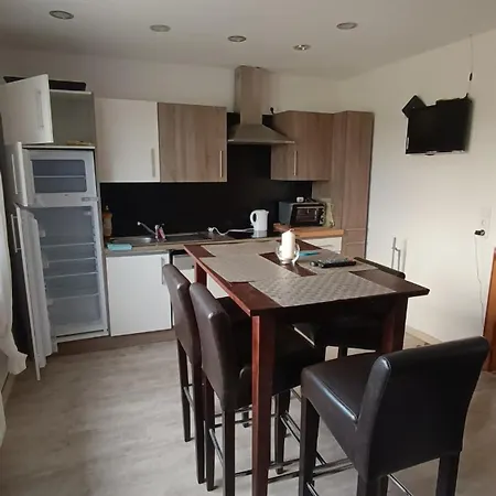 Lovely In With Separate Entrance Appartement